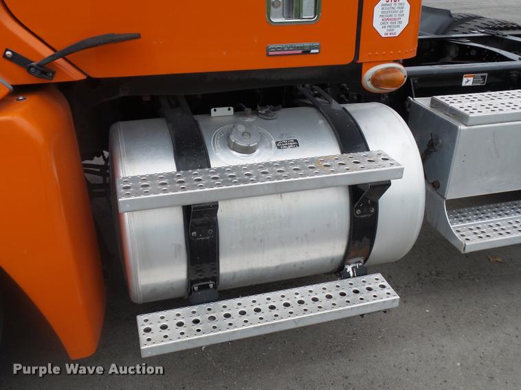 image for item DD9359 2009 Freightliner Columbia semi truck