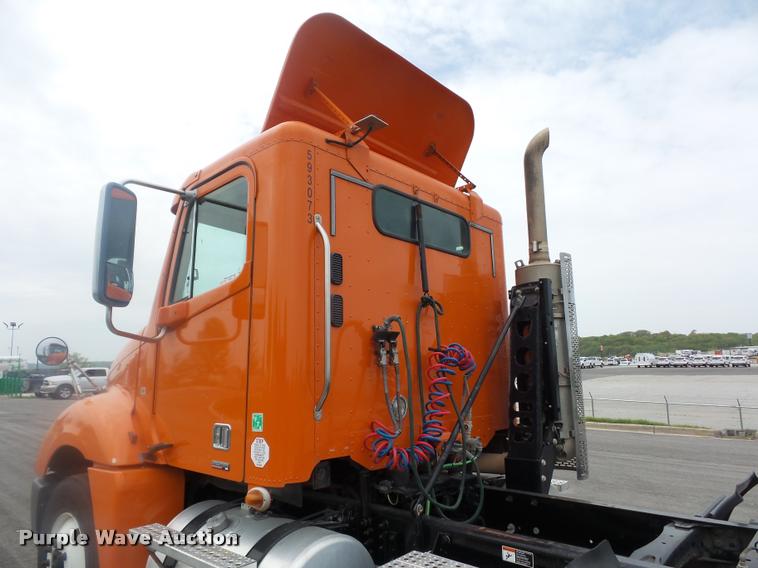 image for item DD9359 2009 Freightliner Columbia semi truck