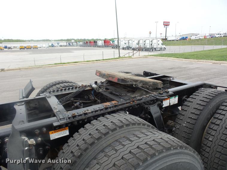 image for item DD9359 2009 Freightliner Columbia semi truck