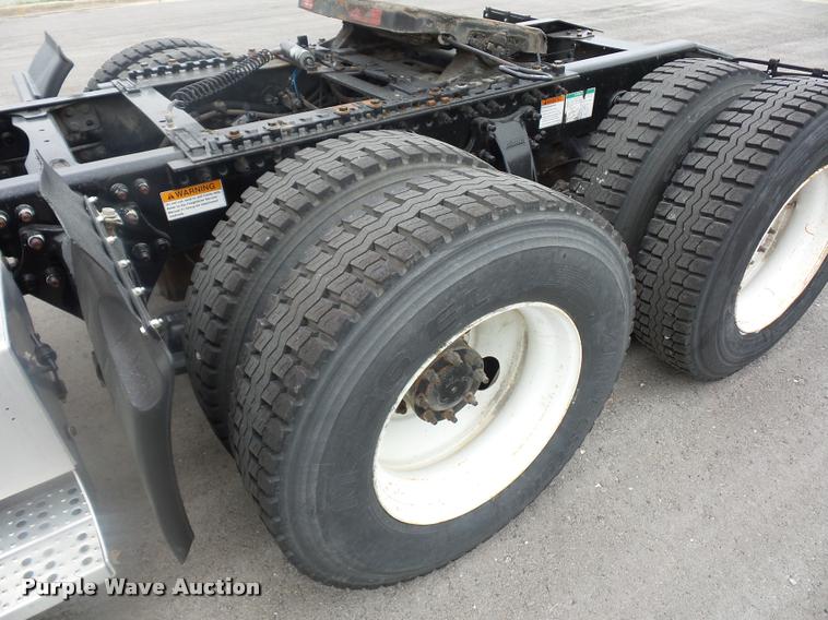 image for item DD9359 2009 Freightliner Columbia semi truck