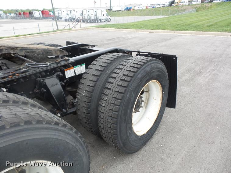 image for item DD9359 2009 Freightliner Columbia semi truck