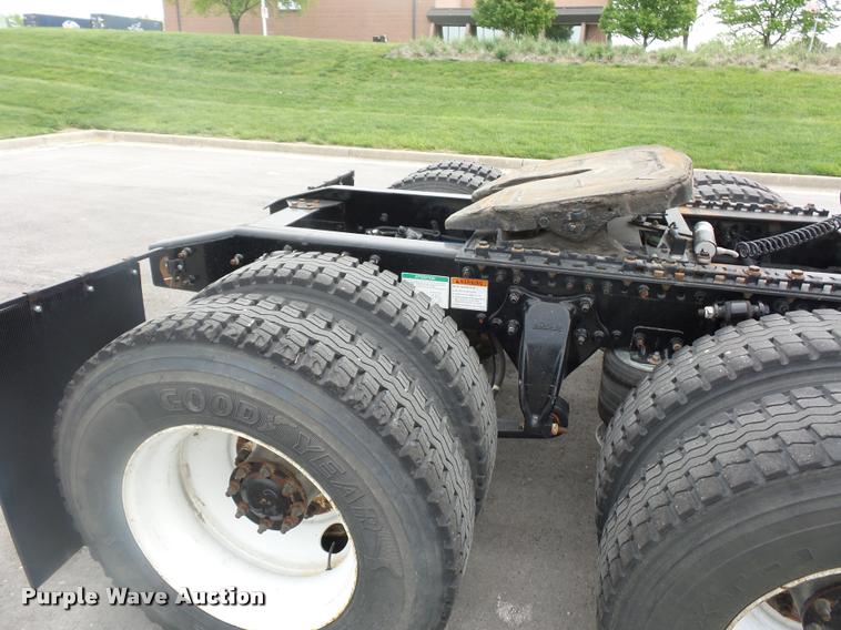 image for item DD9359 2009 Freightliner Columbia semi truck