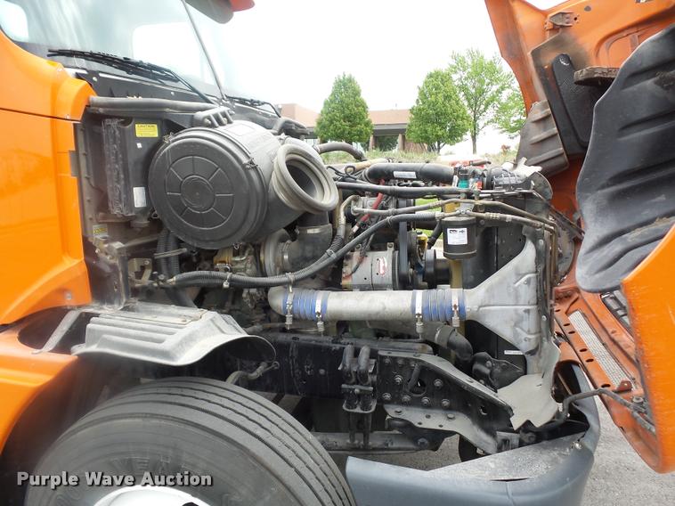 image for item DD9359 2009 Freightliner Columbia semi truck