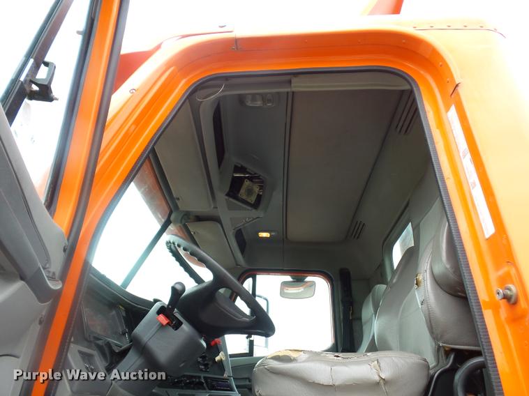 image for item DD9359 2009 Freightliner Columbia semi truck