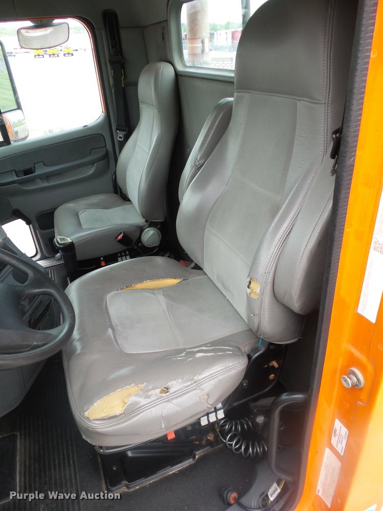 image for item DD9359 2009 Freightliner Columbia semi truck