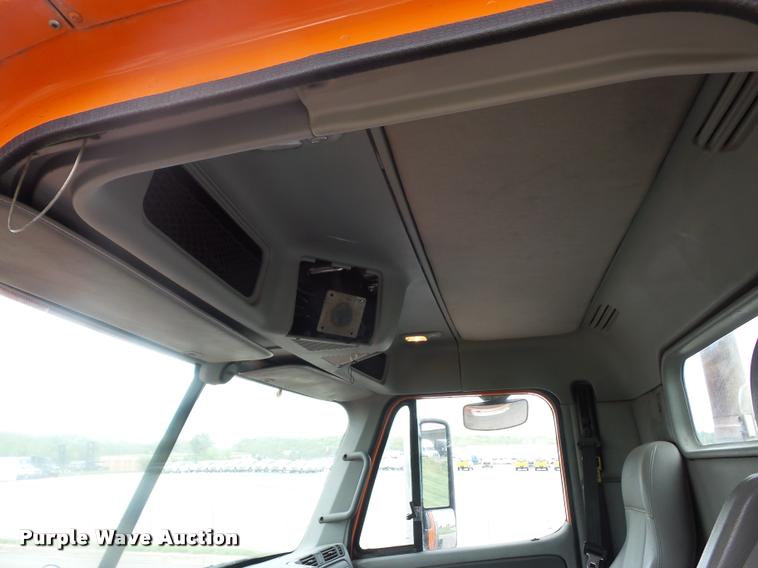 image for item DD9359 2009 Freightliner Columbia semi truck