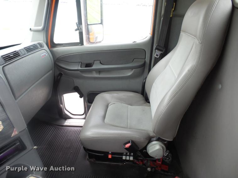 image for item DD9359 2009 Freightliner Columbia semi truck