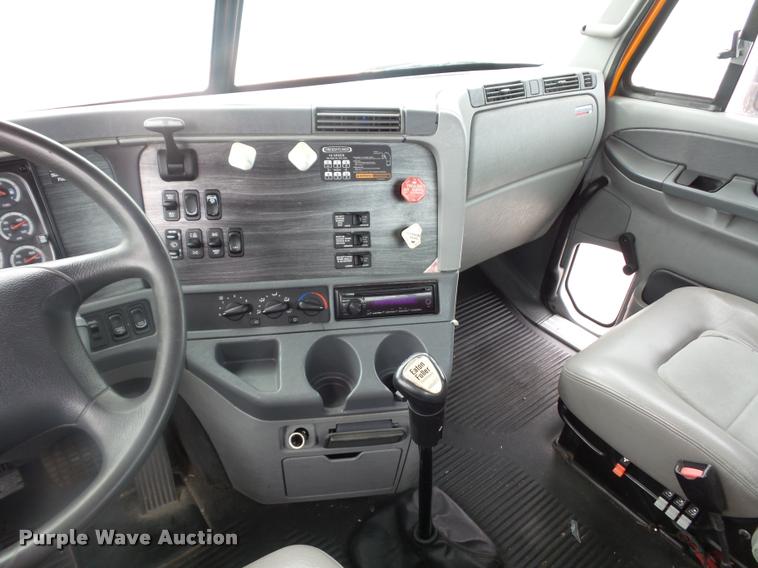 image for item DD9359 2009 Freightliner Columbia semi truck