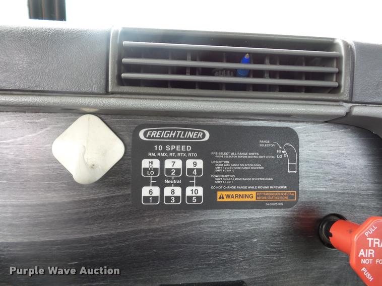 image for item DD9359 2009 Freightliner Columbia semi truck