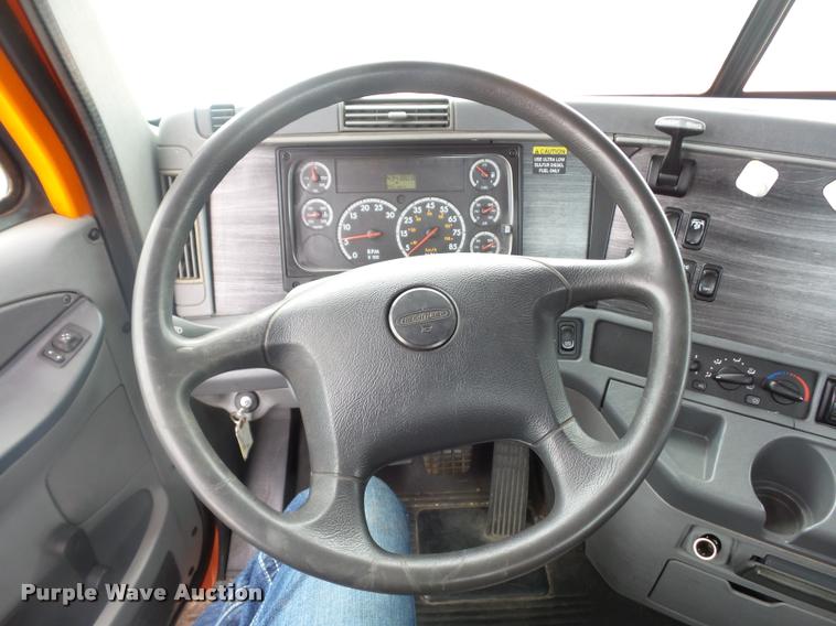 image for item DD9359 2009 Freightliner Columbia semi truck