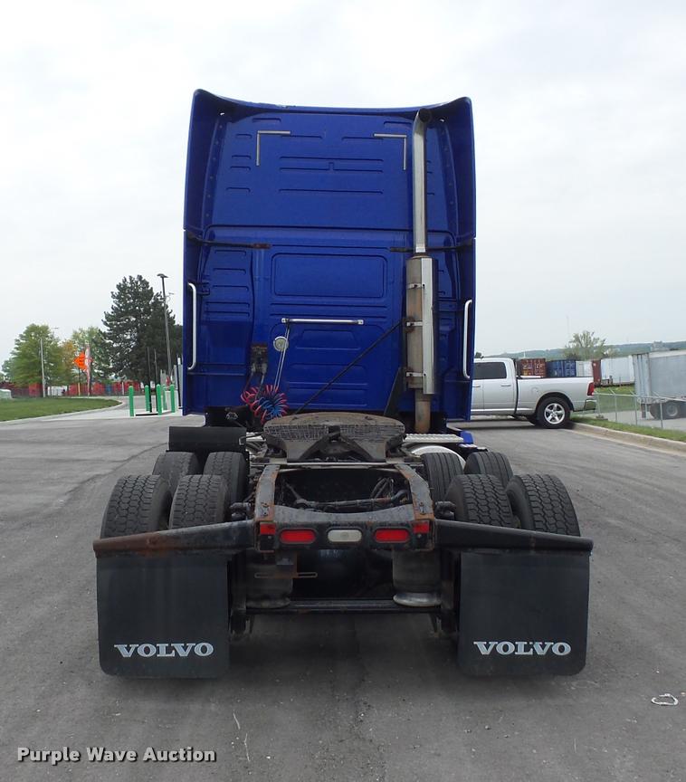 image for item DD9362 2007 Volvo VNL semi truck