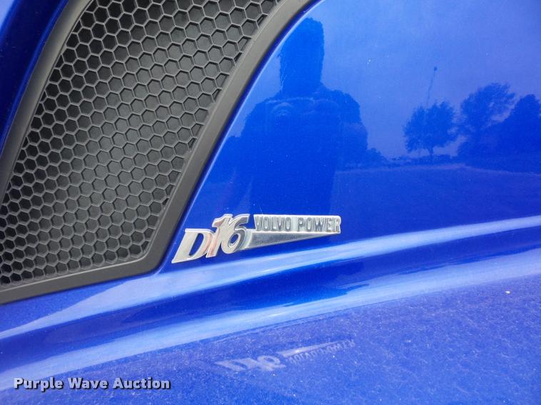 image for item DD9362 2007 Volvo VNL semi truck