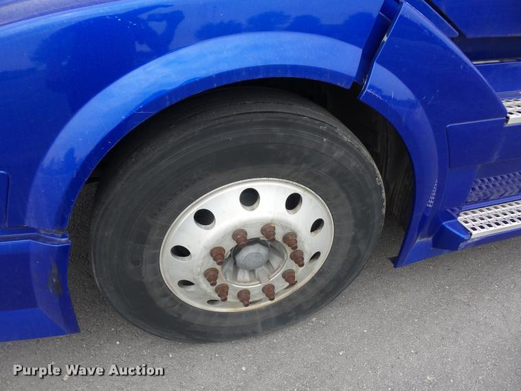 image for item DD9362 2007 Volvo VNL semi truck