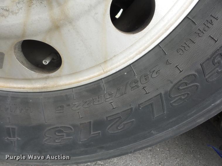 image for item DD9362 2007 Volvo VNL semi truck