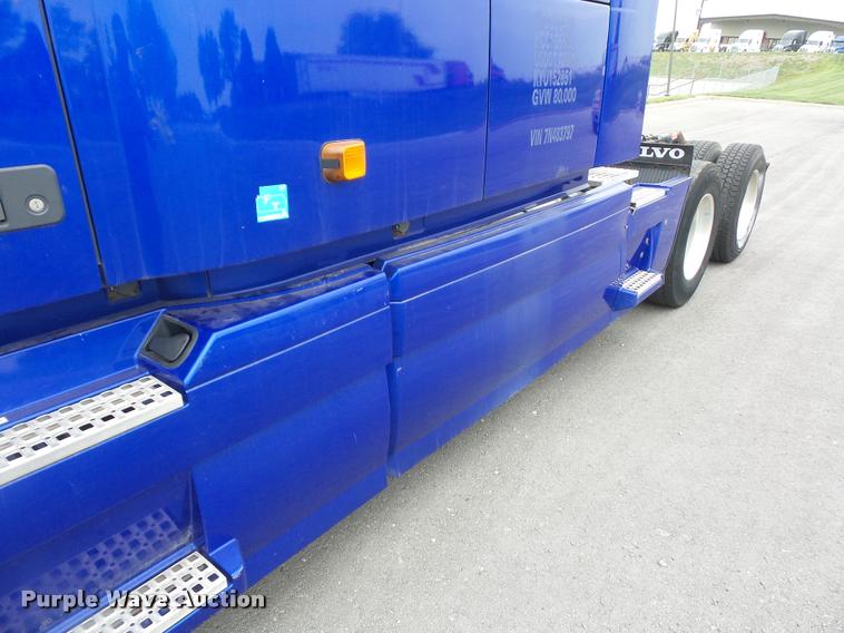 image for item DD9362 2007 Volvo VNL semi truck