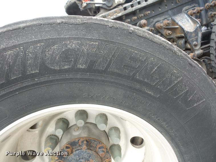 image for item DD9362 2007 Volvo VNL semi truck