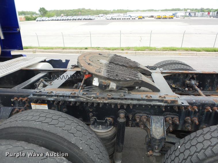 image for item DD9362 2007 Volvo VNL semi truck