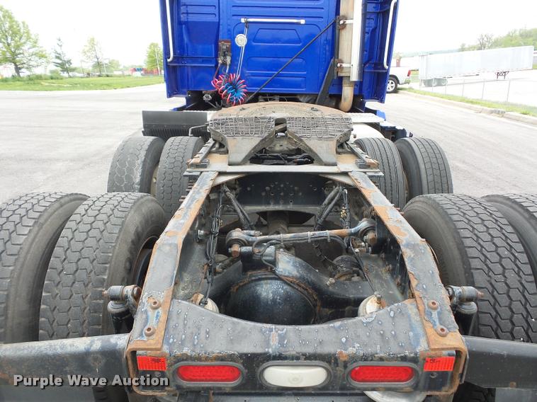 image for item DD9362 2007 Volvo VNL semi truck