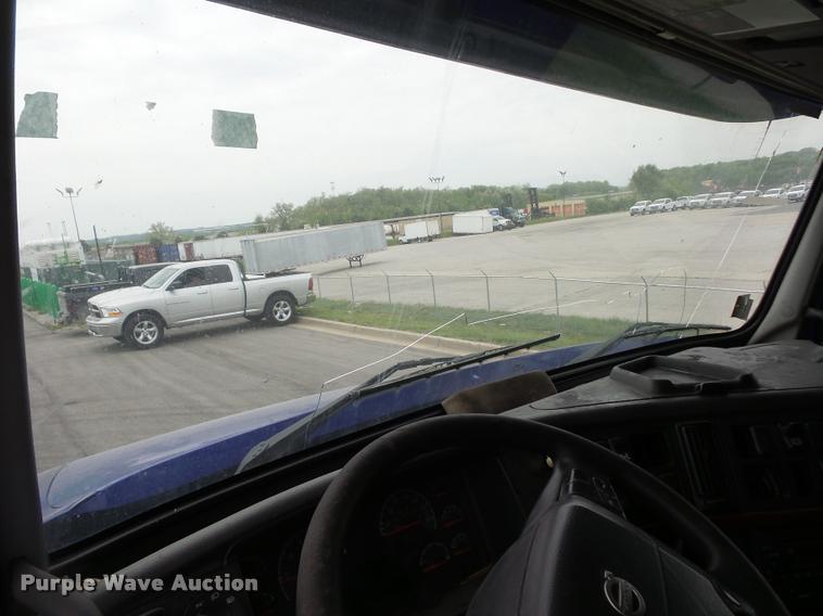 image for item DD9362 2007 Volvo VNL semi truck