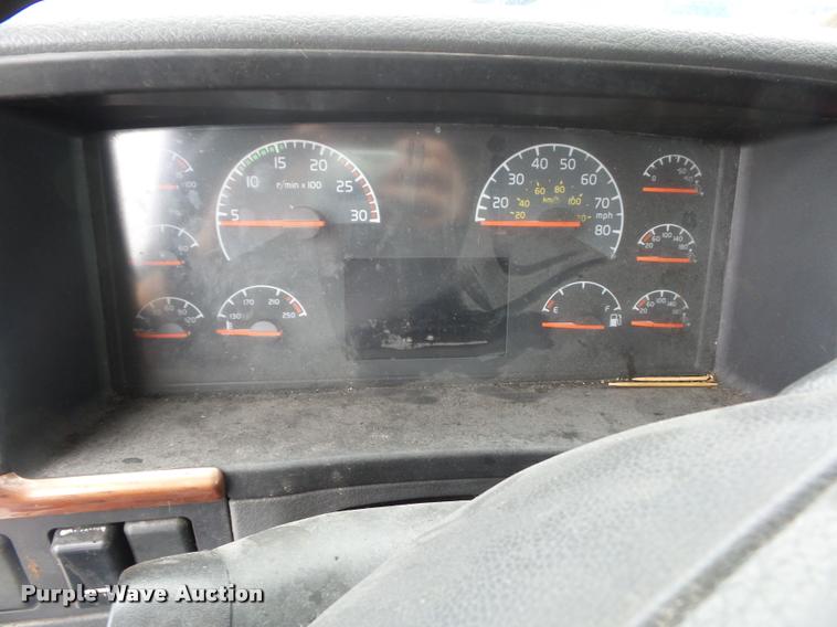 image for item DD9362 2007 Volvo VNL semi truck