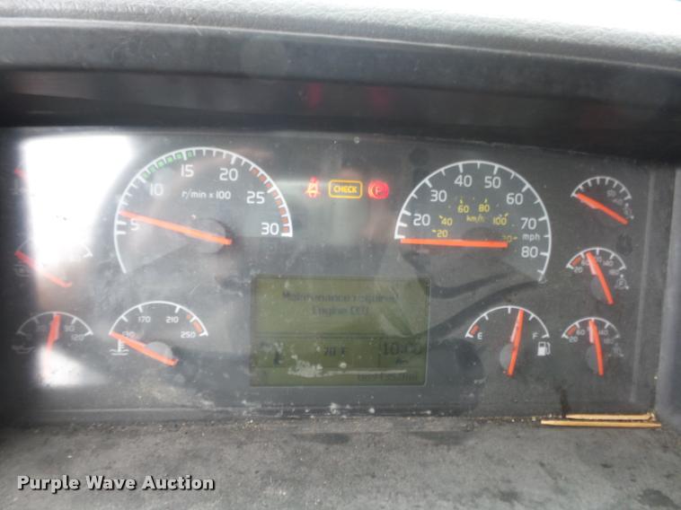 image for item DD9362 2007 Volvo VNL semi truck