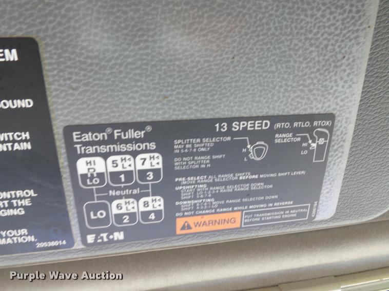 image for item DD9362 2007 Volvo VNL semi truck