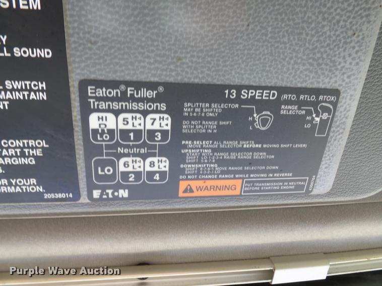 image for item DD9362 2007 Volvo VNL semi truck