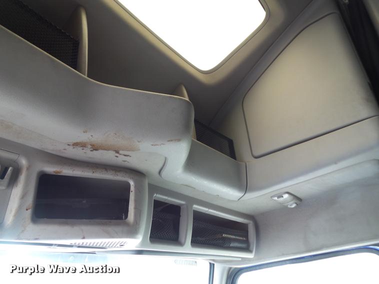 image for item DD9362 2007 Volvo VNL semi truck