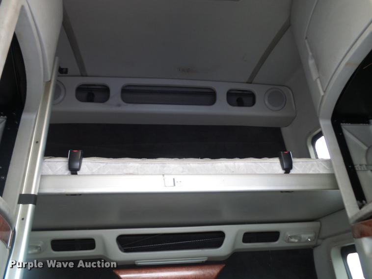 image for item DD9362 2007 Volvo VNL semi truck