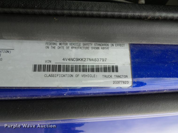 image for item DD9362 2007 Volvo VNL semi truck