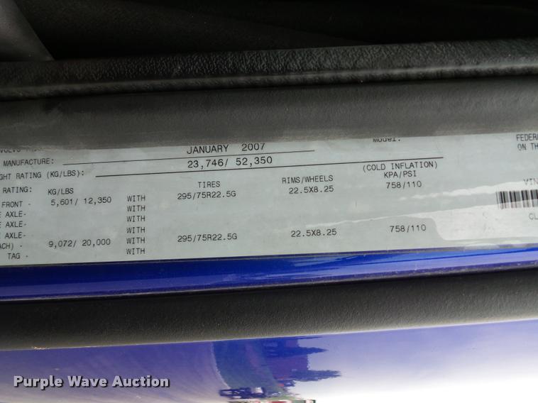 image for item DD9362 2007 Volvo VNL semi truck