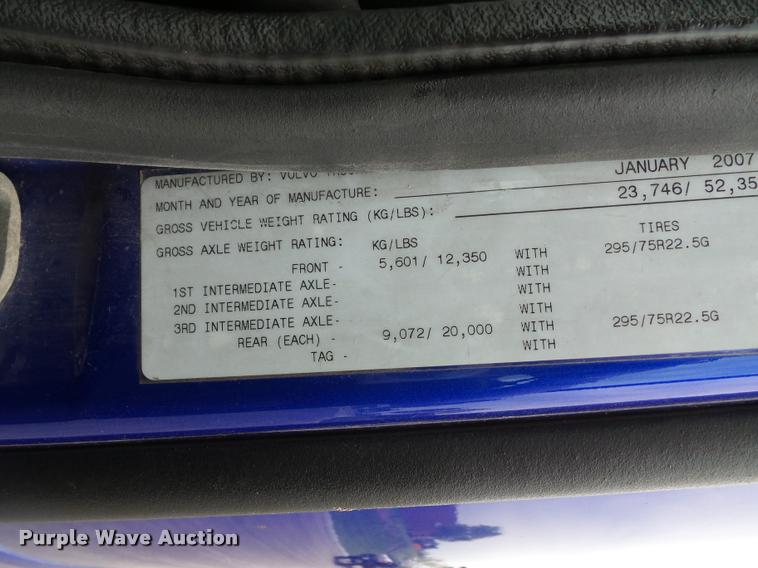 image for item DD9362 2007 Volvo VNL semi truck