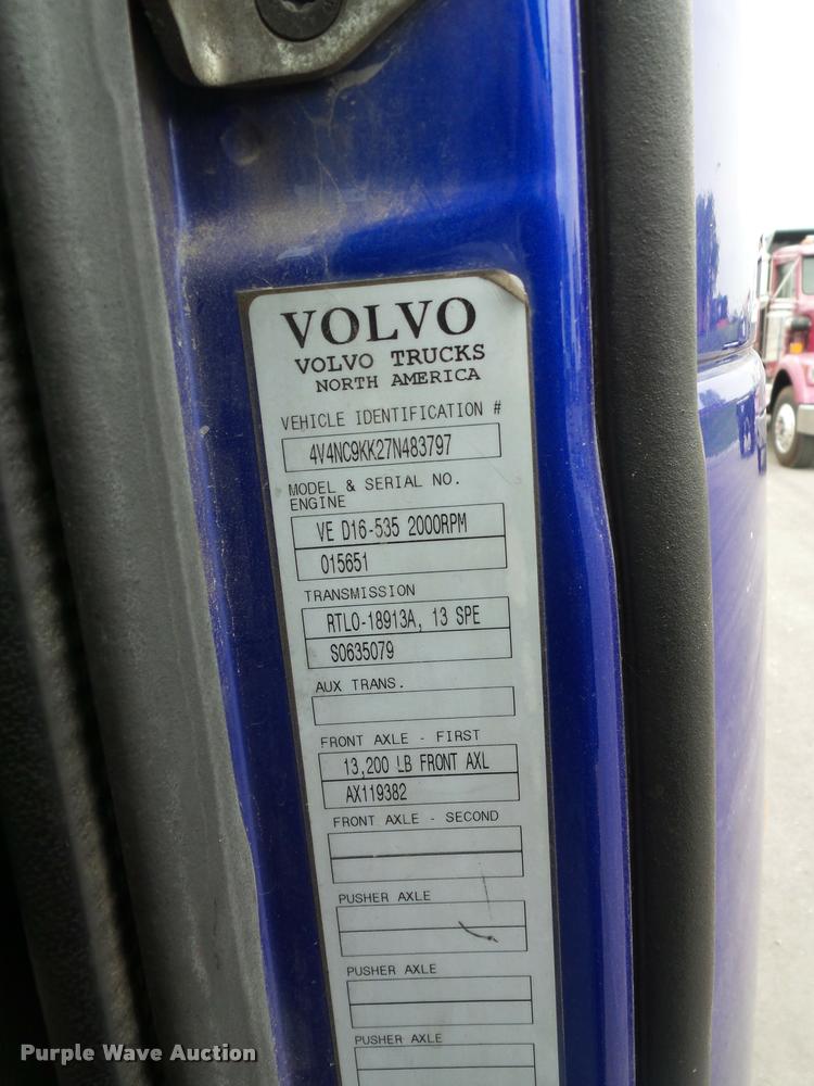 image for item DD9362 2007 Volvo VNL semi truck