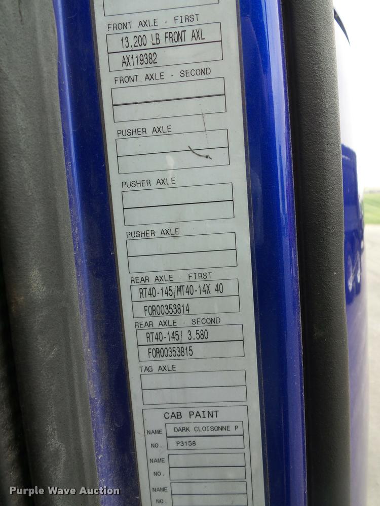 image for item DD9362 2007 Volvo VNL semi truck