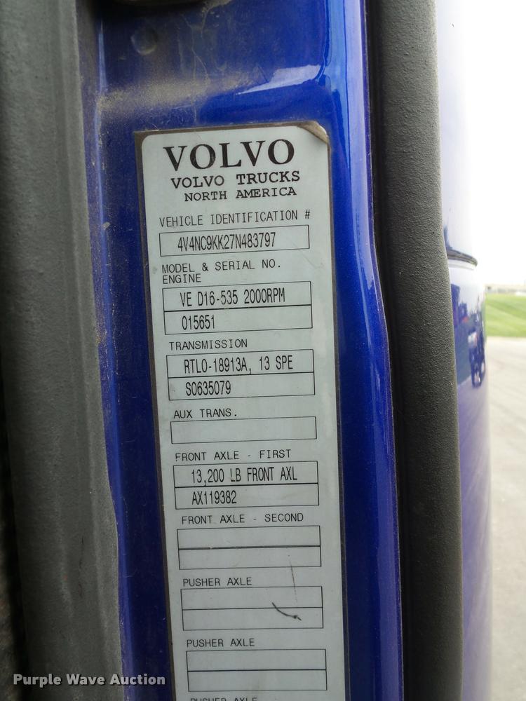 image for item DD9362 2007 Volvo VNL semi truck