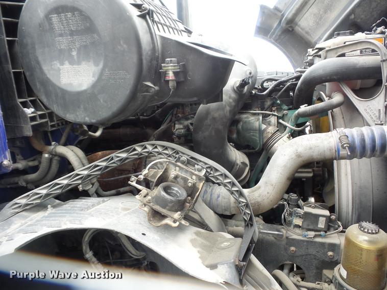 image for item DD9362 2007 Volvo VNL semi truck