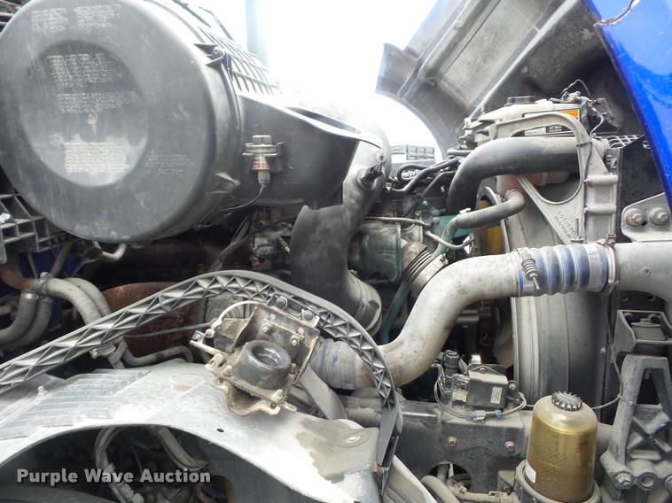 image for item DD9362 2007 Volvo VNL semi truck