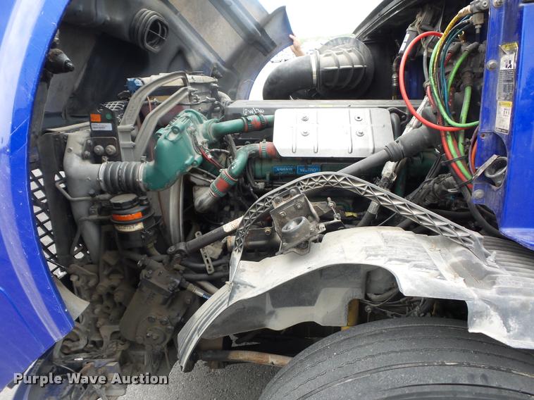 image for item DD9362 2007 Volvo VNL semi truck