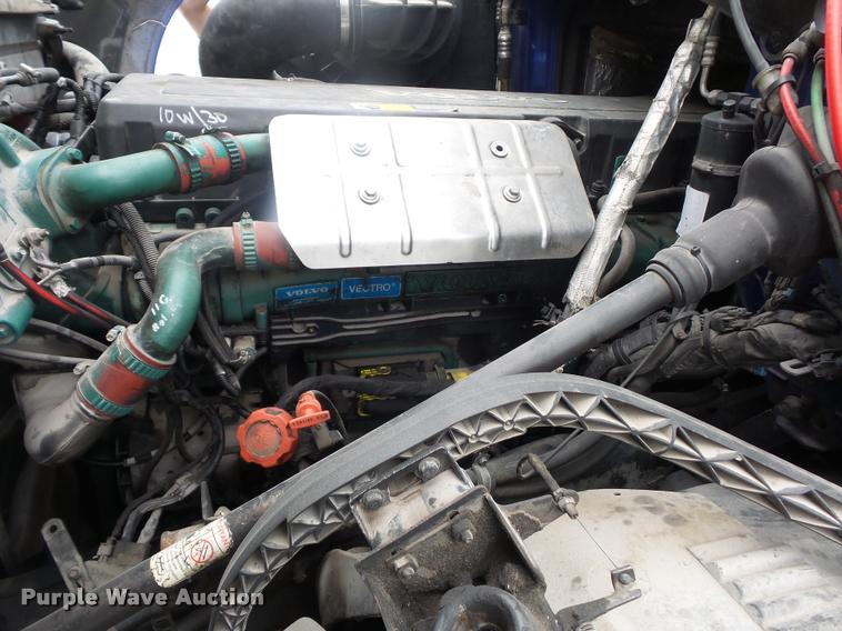 image for item DD9362 2007 Volvo VNL semi truck