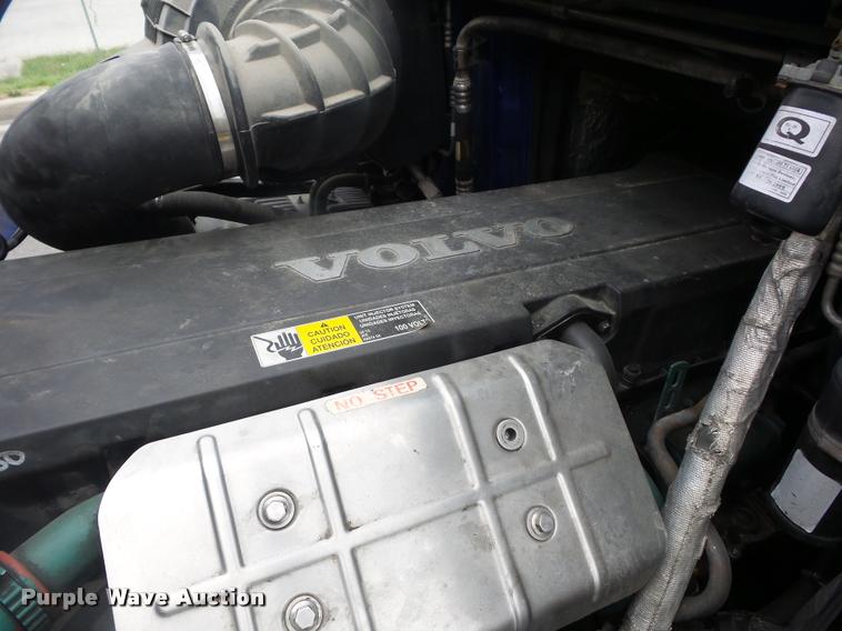 image for item DD9362 2007 Volvo VNL semi truck