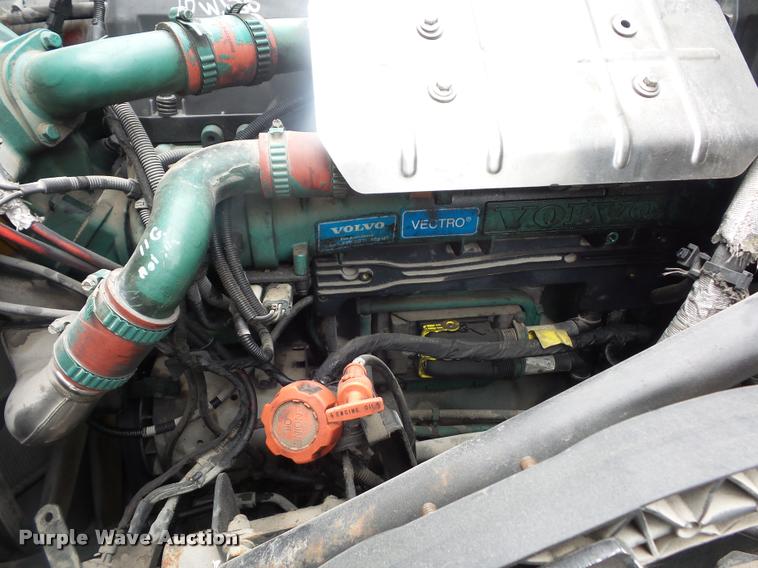 image for item DD9362 2007 Volvo VNL semi truck