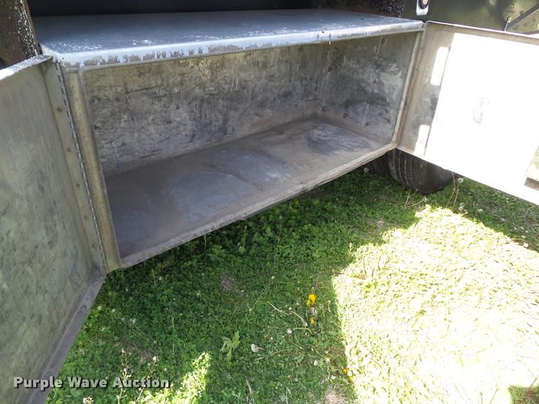 image for item DH9254 2004 Utility Trailers flatbed trailer