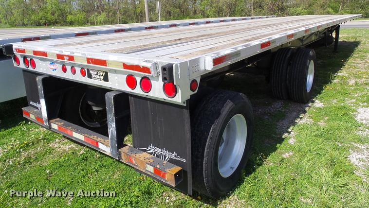 image for item DH9255 2004 Utility Trailers flatbed trailer