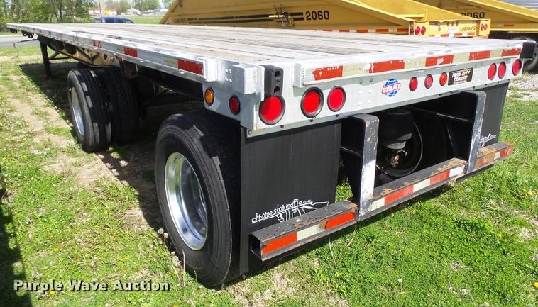 image for item DH9255 2004 Utility Trailers flatbed trailer