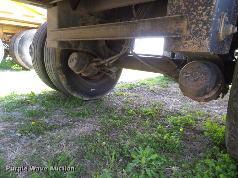 image for item DH9255 2004 Utility Trailers flatbed trailer