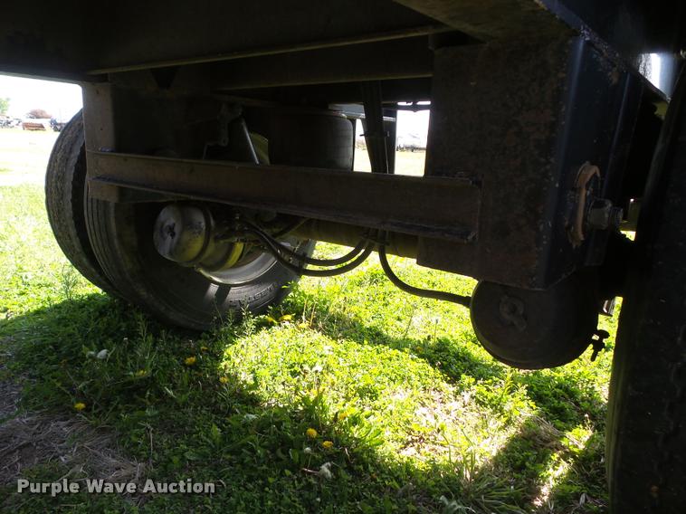 image for item DH9255 2004 Utility Trailers flatbed trailer