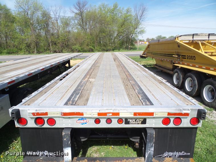 image for item DH9255 2004 Utility Trailers flatbed trailer