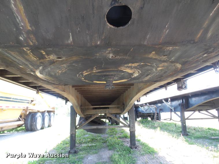 image for item DH9255 2004 Utility Trailers flatbed trailer