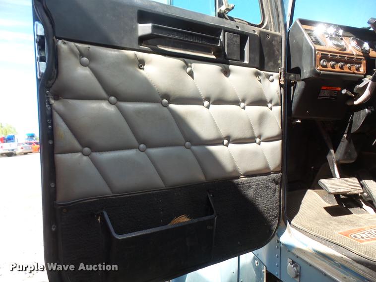 image for item F1997 1999 Freightliner FLD semi truck