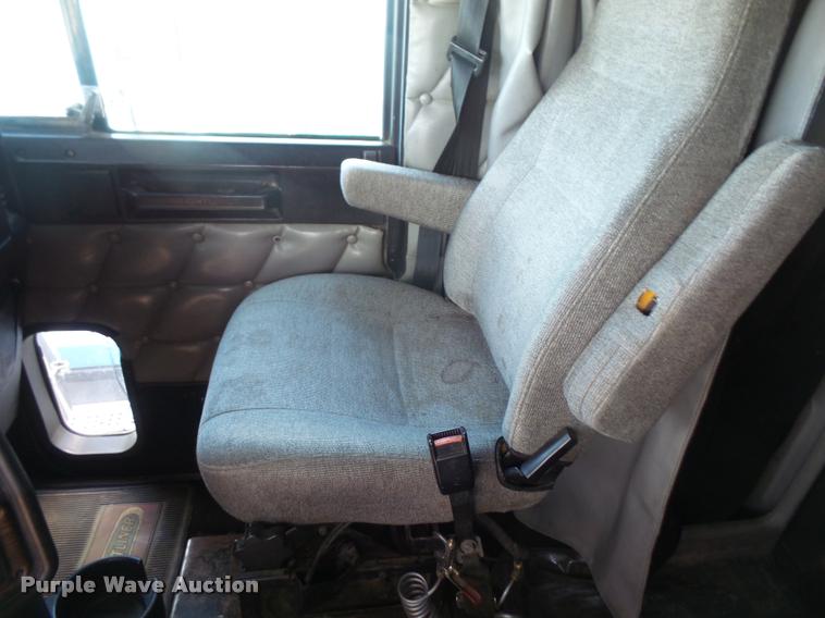 image for item F1997 1999 Freightliner FLD semi truck